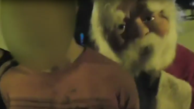 Le petit papa Noël participe à un assaut contre des narco-traffquants péruviens