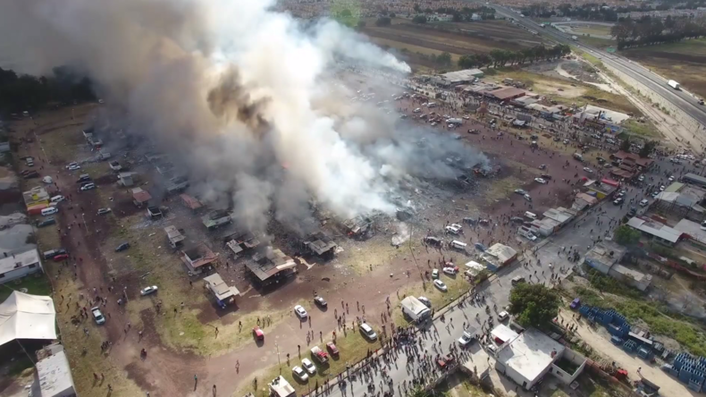 Mexique : les ruines fumantes du marché de feux d'artifice après l’explosion (IMAGES AERIENNES)