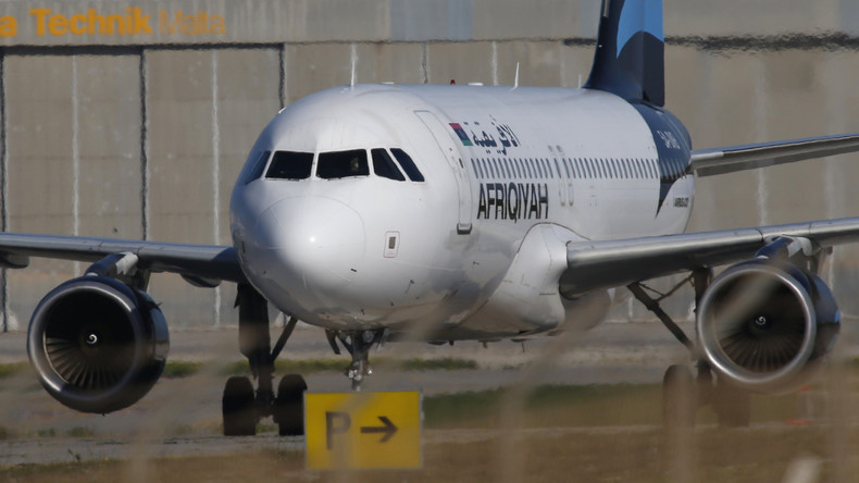 Malte : des pirates détournent un avion libyen, prennent les passagers en otage, puis se rendent