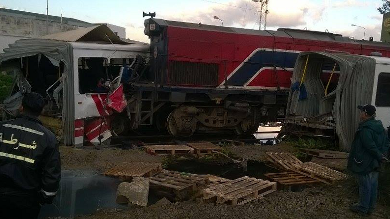 Tunisie : une collision entre un train et un bus fait au moins cinq morts et 35 blessés (VIDEO)