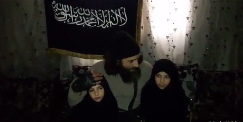 Dans une vidéo choquante, des parents djihadistes envoient leurs filles se faire exploser en Syrie