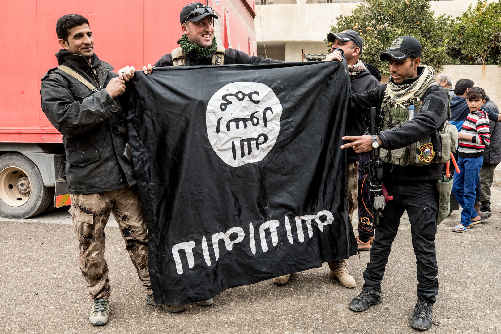 They them flag. Kurds won Isis Flag.