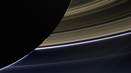 La sonde spatiale Cassini va faire son premier plongeon dans les anneaux de Saturne