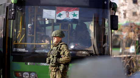 Paralogisme : selon le chef du renseignement britannique MI6, Daesh profite des bombardements russes