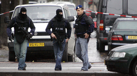 Un terroriste présumé arrêté à Rotterdam, une kalashnikov et un drapeau de Daesh retrouvés