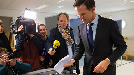 Le Premier ministre des Pays-Bas vote en avril 2016  lors du référendum sur l'accord d'association entre l'Ukraine et l'Union européenne, ©Michael Kooren/Reuters