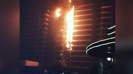 Un incendie spectaculaire ravage un building sur une île artificielle de Dubaï (VIDEOS, PHOTOS)