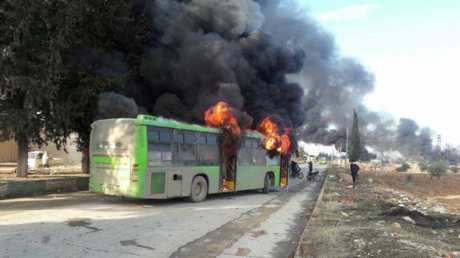Syrie : attaque des bus chargés d'évacuer deux localités contrôlées par le gouvernement (IMAGES)