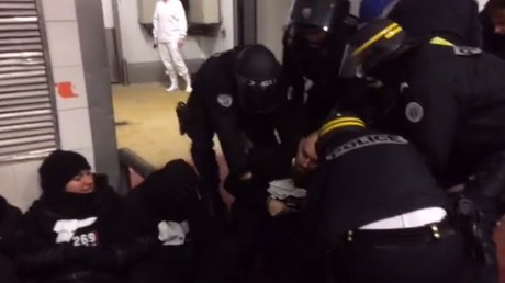 Des activistes vegan font irruption dans un abattoir avant d'être évacués (VIDEO CHOC)