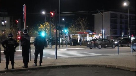 Tours sous tension : déployés après deux fusillades, les CRS ciblés par des bouteilles d'acide