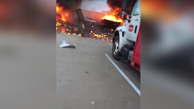 Une collision de deux avions en plein vol au Texas fait au moins trois morts (VIDEOS)
