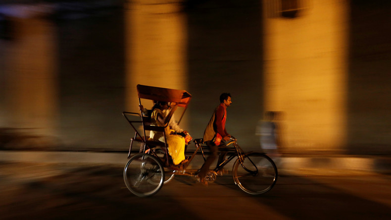 Pakistan : un train heurte un pousse-pousse, au moins sept enfants morts