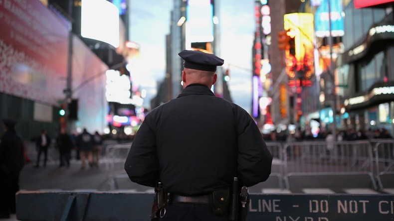 Pour un capitaine de police de New York, seuls les viols commis par des «inconnus» sont graves