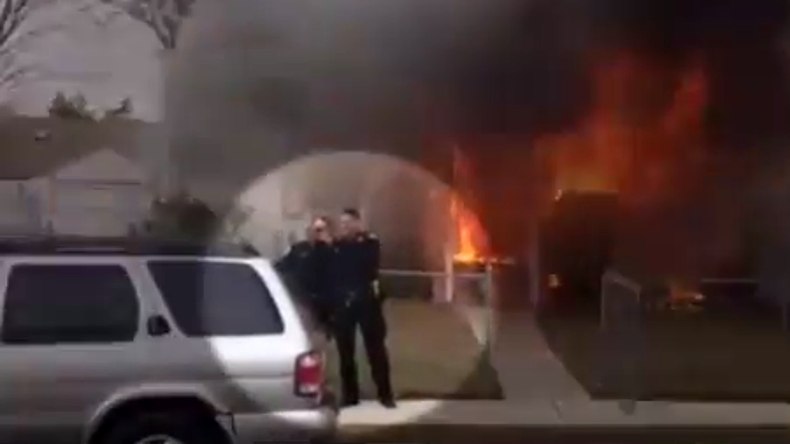 Des policiers new-yorkais dénoncés pour un selfie «dégoûtant» devant une maison en feu