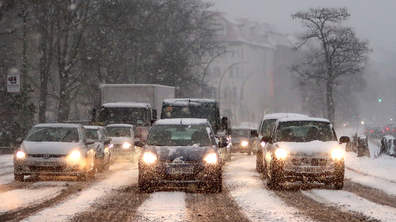 Tempête : plus de 330 000 foyers privés d’électricité dans le nord de la France