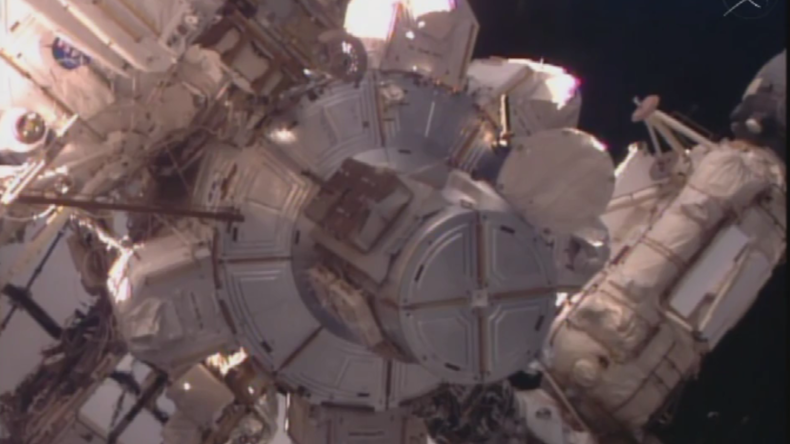 Première sortie dans l’espace de Thomas Pesquet