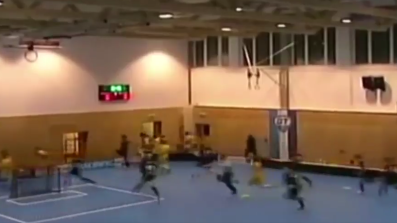 Le toit d'un gymnase s'effondre en République tchèque : panique chez les spectateurs (VIDEO)