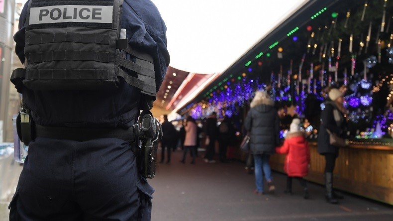 Un policier qui portait son arme de service refoulé à un match du mondial de handball à Paris