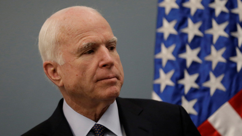 John McCain diffuse un dossier pour nuire à l'image de Trump et tente désormais de sauver sa peau