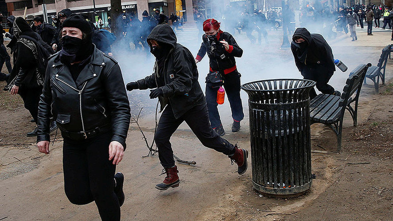 Plusieurs heurts en marge des manifestations anti-Trump, plus de 200 arrestations (PHOTOS, VIDEOS)