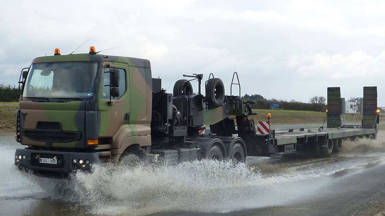 Bouches-du-Rhône : un porte-char et un tractopelle de l'armée disparaissent