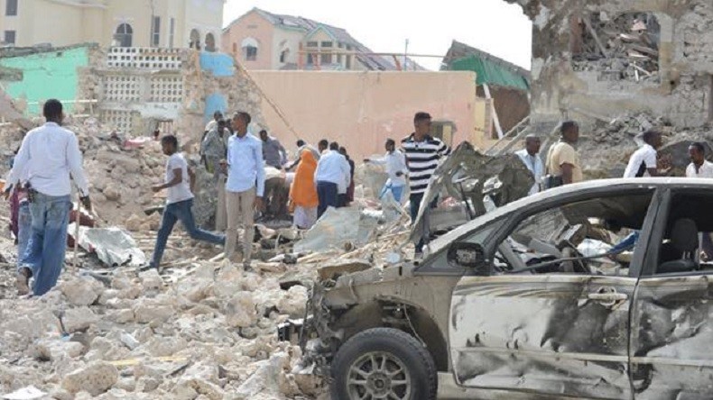Au moins 28 morts dans un double attentat aux portes d'un hôtel fréquenté en Somalie (IMAGES)