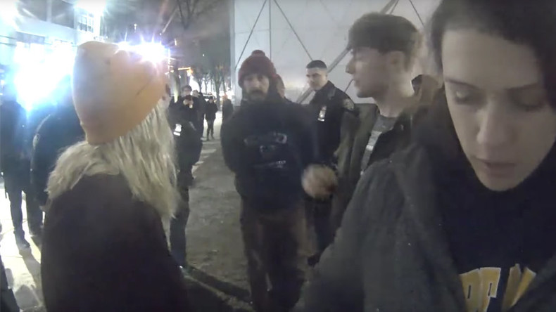 L'acteur Shia LaBeouf repousse un troll... et se fait arrêter par la police en direct