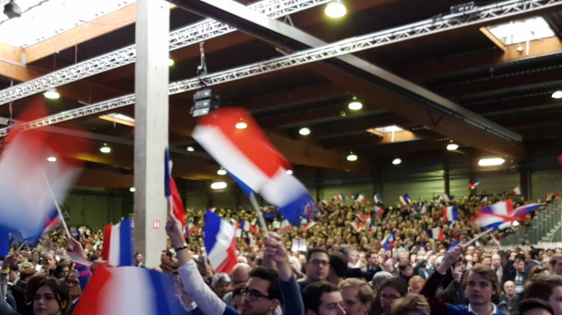 Sur fond de scandales, premier grand meeting à Paris pour François Fillon (VIDEO, PHOTOS)