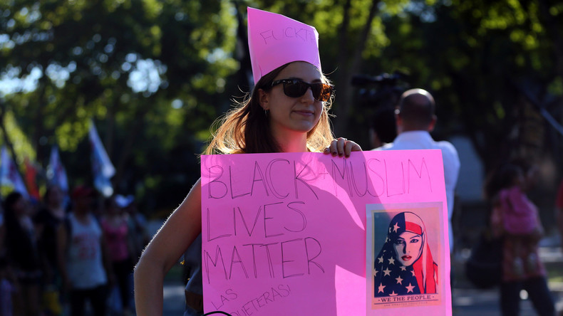 Les manifestants anti-Trump : «payés par George Soros» et «hystériques comme jamais vu»