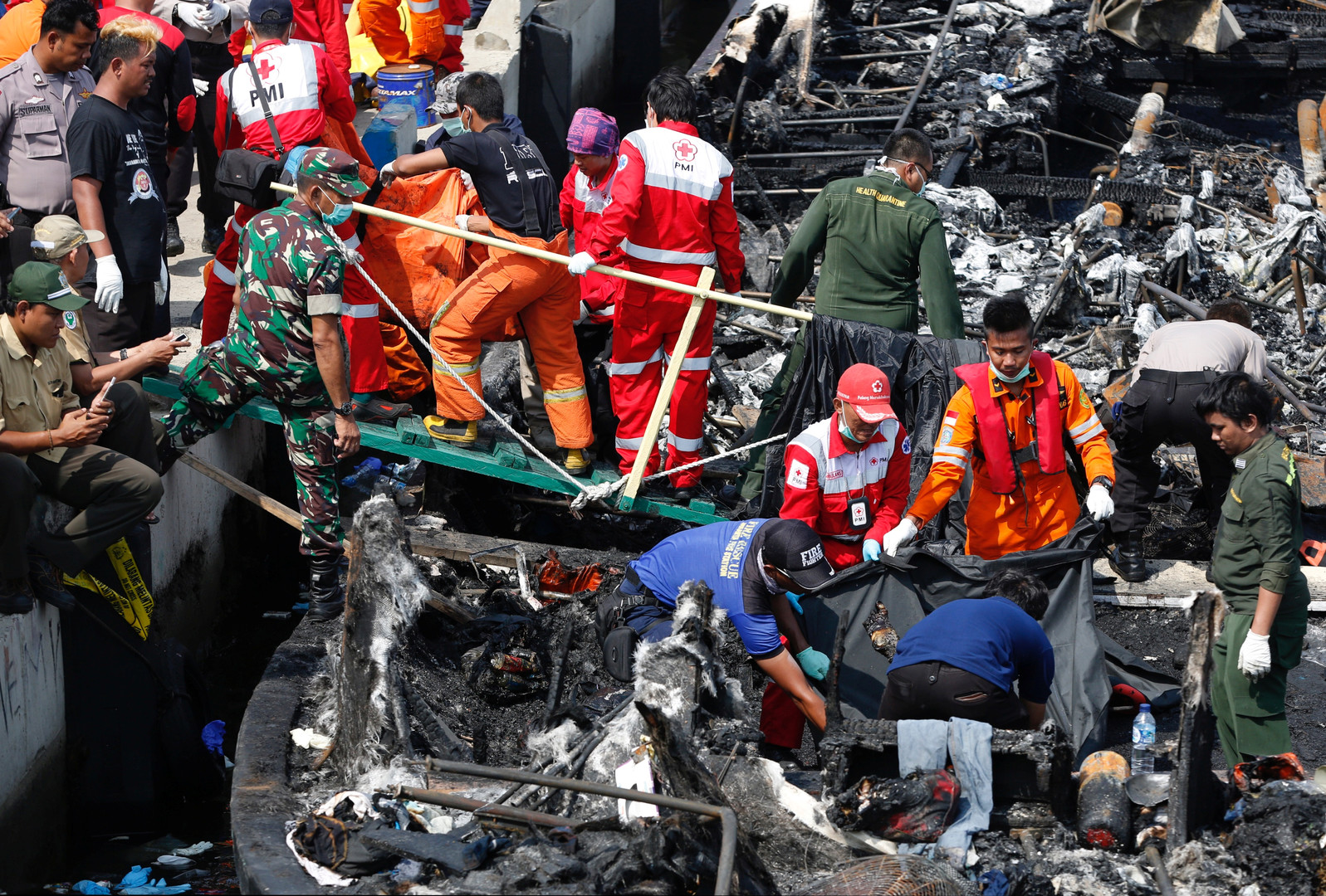 Indonésie : 23 personnes seraient mortes dans un incendie à bord d'un bateau