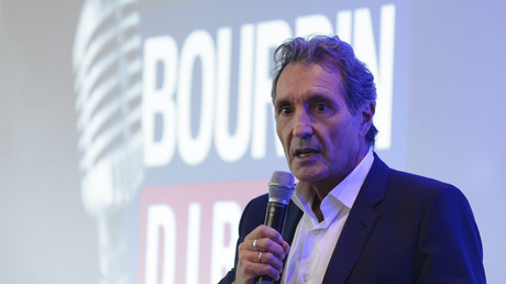 La France doit-elle sortir de l'UE ? L'interprétation litigieuse de Bourdin enrage Twitter