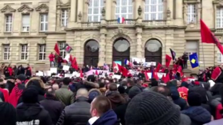 Capture d'écran de la vidéo de Ruptly : manifestation à Colmar