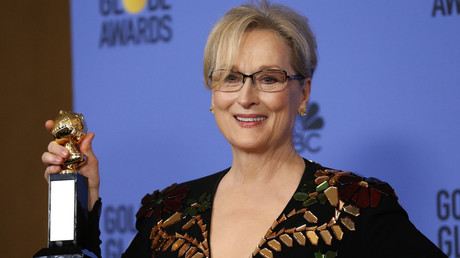 Meryl Streep avec son prix à la cérémonie des Golden Globes