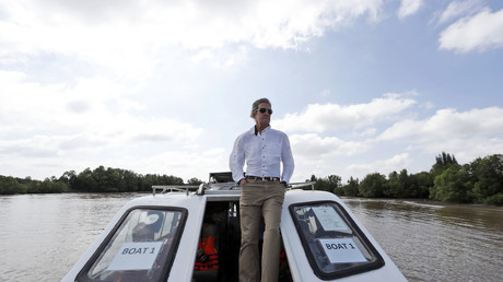 John Kerry se rend sur les lieux où il a tué un homme durant la guerre du Vietnam