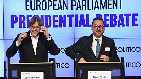 Guy Verhofstadt (à gauche) s'est retiré de la course pour la présidence du Parlement européen, Gianni Pittella (à droite) est l'un des favoris, photo ©EMMANUEL DUNAND / AFP