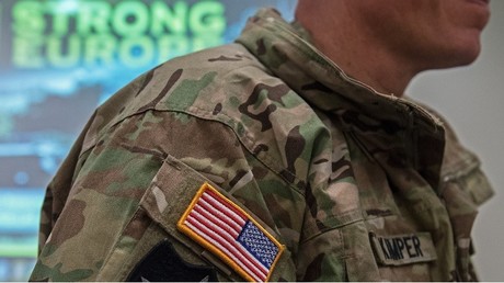 Un soldat américain à un meeting sur le déploiement de l'OTAN dans les pays baltes