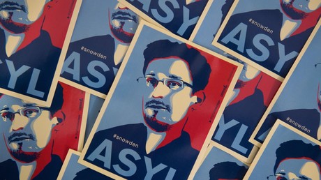 Le lanceur d'alerte Edward Snowden pourrait légalement devenir citoyen russe, selon son avocat