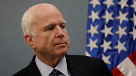 John McCain diffuse un dossier pour nuire à l'image de Trump et tente désormais de sauver sa peau
