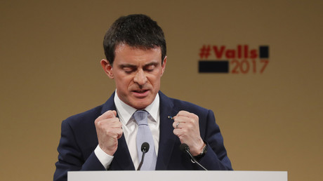 Valls appelle ses soutiens à rester «ensemble» au PS et à ne pas aller «ailleurs», chez Macron