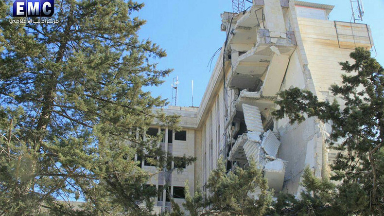 Le bâtiment du Croissant-Rouge syrien détruit par une frappe aérienne à Idleb