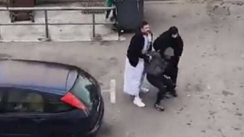 Marseille : deux policiers en tenues traditionnelles islamiques pour arrêter un trafiquant (VIDEO)