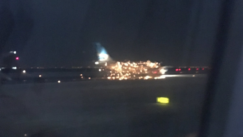 Un avion à destination de Buenos Aires s’enflamme à l’aéroport de New York (PHOTOS, VIDEO)