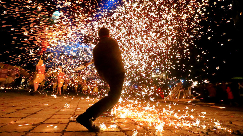 Images insolites de la Fête des lanternes célébrée en Chine et à Taiwan
