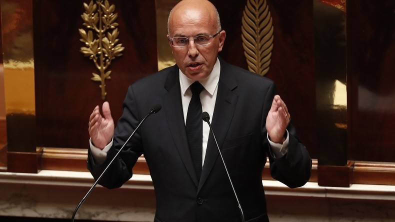 Eric Ciotti appelle à «interdire» les manifestations sur l’affaire Théo, Bruno Le Roux s’énerve