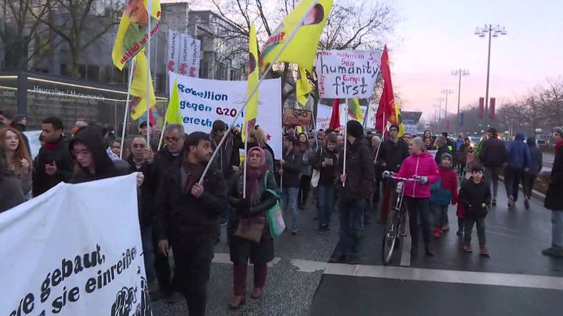 Des manifestants pro-kurdes défilent à Bonn à l’occasion de la réunion du G20
