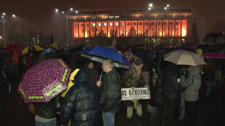 A Bucarest, les habitants manifestent contre la corruption pour la 20e nuit consécutive (VIDEO)