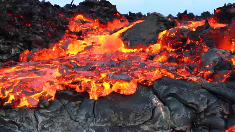 Les années de feu : découvrez les images d'un volcan en éruption depuis plus de 30 ans (VIDEO)