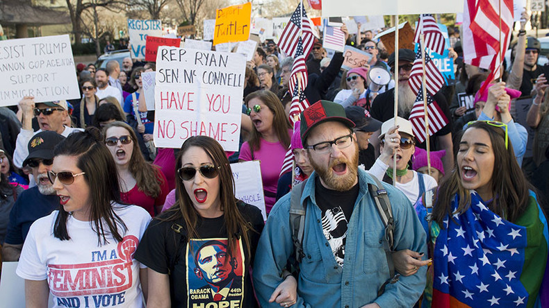 Marche des anti-Trump à New York pour le Jour des présidents (PHOTOS, VIDEOS)