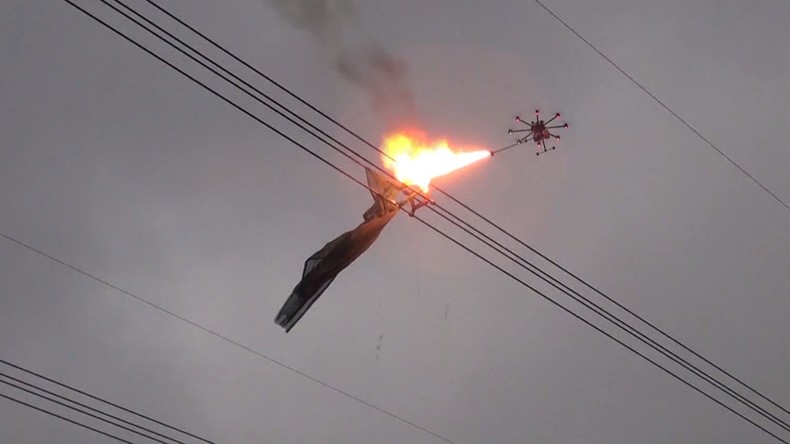 Ce drone cracheur de feu est la nouvelle terreur des ordures aériennes en Chine