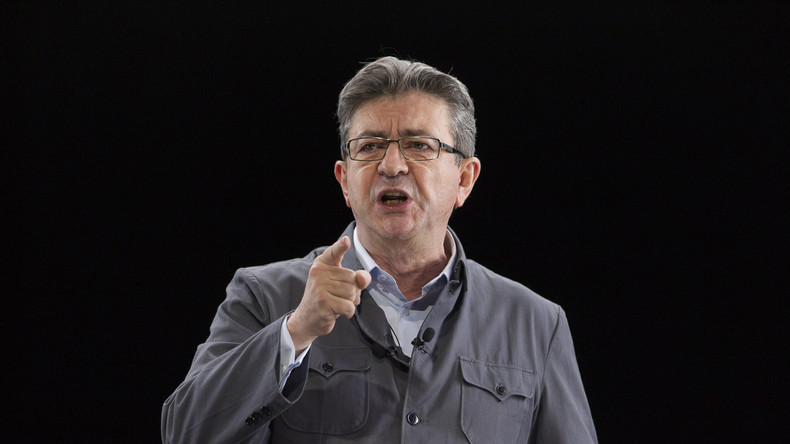 Mélenchon défend Marine Le Pen et son refus de porter le voile à Beyrouth